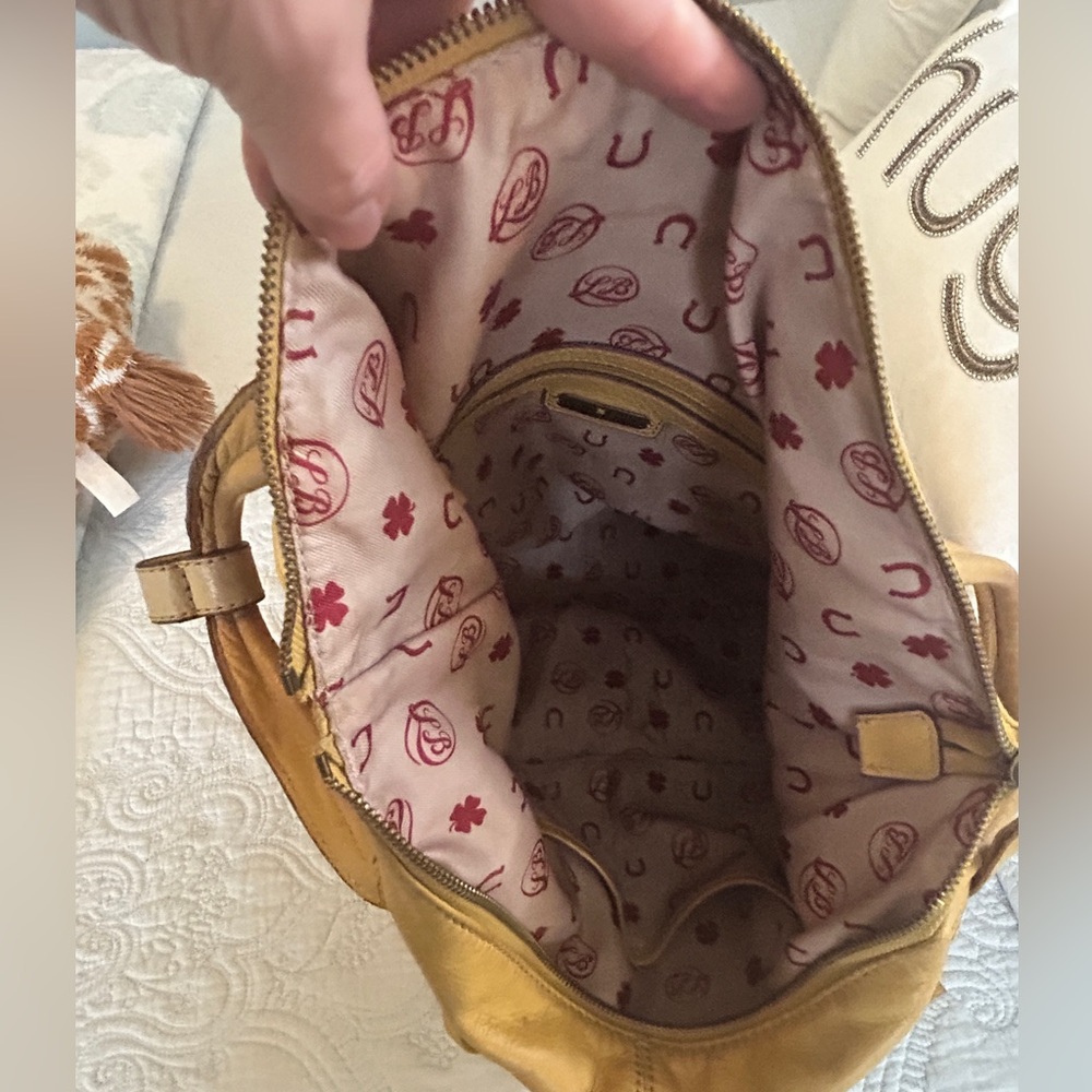 Well loved Lucky Brand 100% leather boho bag.  Large!  Yellow/distressed - Picture 9 of 15